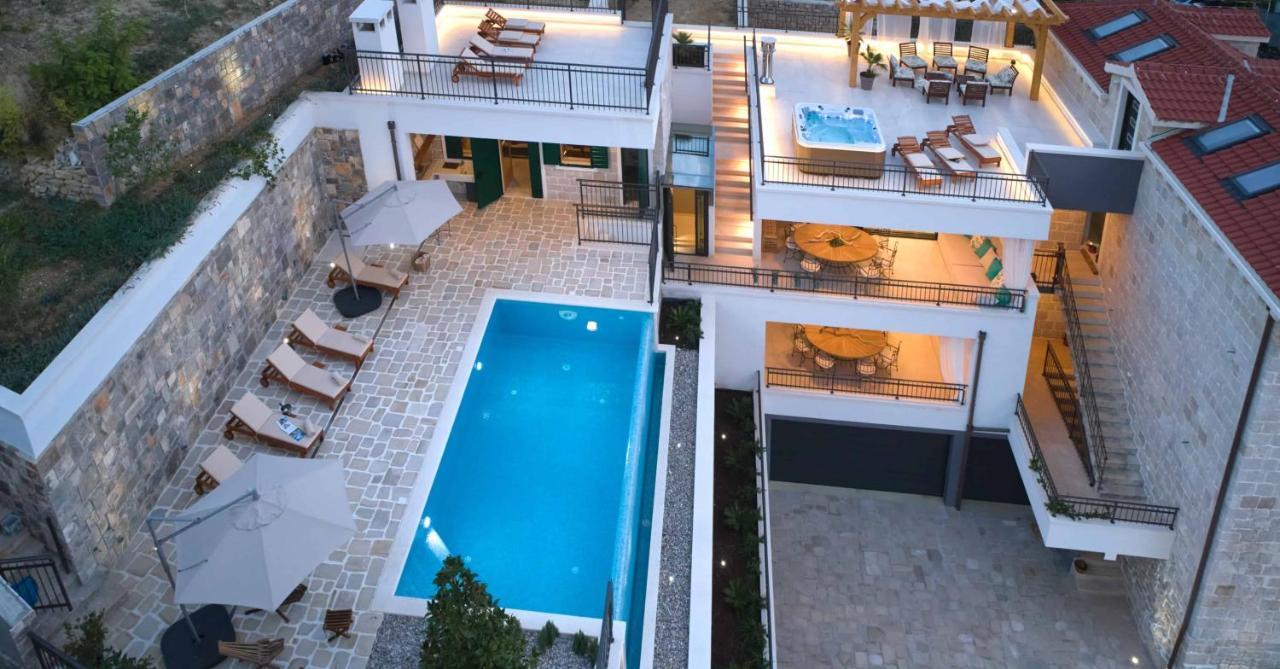 Luxury Residence Mladenka Єсенице Екстер'єр фото
